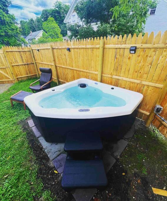 New!! Lovely Unit W/ Private Hot Tub And Patio! Laconia Zewnętrze zdjęcie