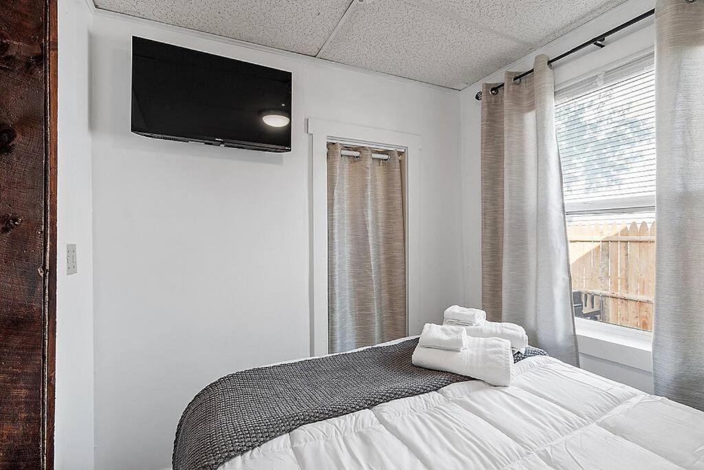 New!! Lovely Unit W/ Private Hot Tub And Patio! Laconia Zewnętrze zdjęcie