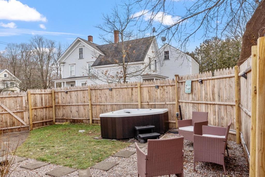 New!! Lovely Unit W/ Private Hot Tub And Patio! Laconia Zewnętrze zdjęcie